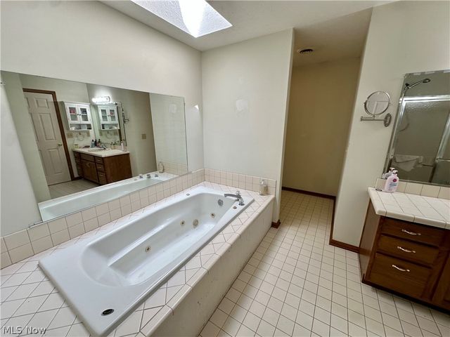 16492 Sunwood Oval, Strongsville, OH 44136