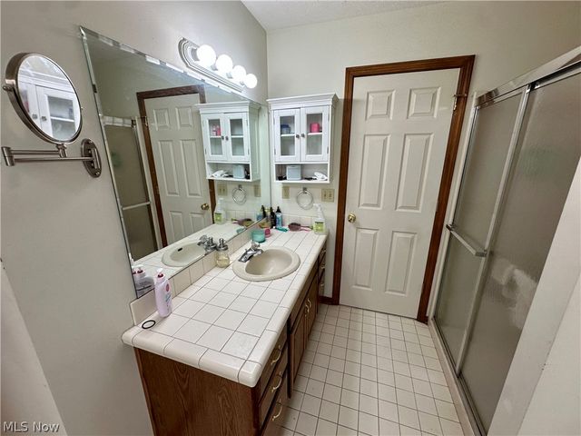 16492 Sunwood Oval, Strongsville, OH 44136