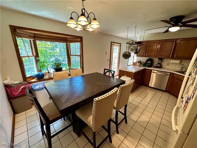 16492 Sunwood Oval, Strongsville, OH 44136