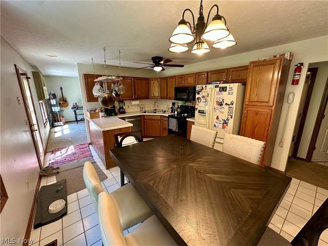 16492 Sunwood Oval, Strongsville, OH 44136