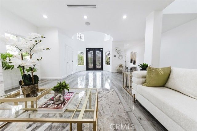 5157 Avenida Oriente, Tarzana (los Angeles), CA 91356