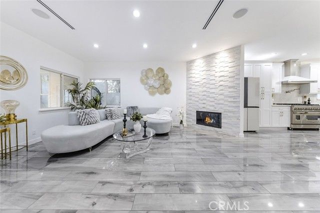 5157 Avenida Oriente, Tarzana (los Angeles), CA 91356