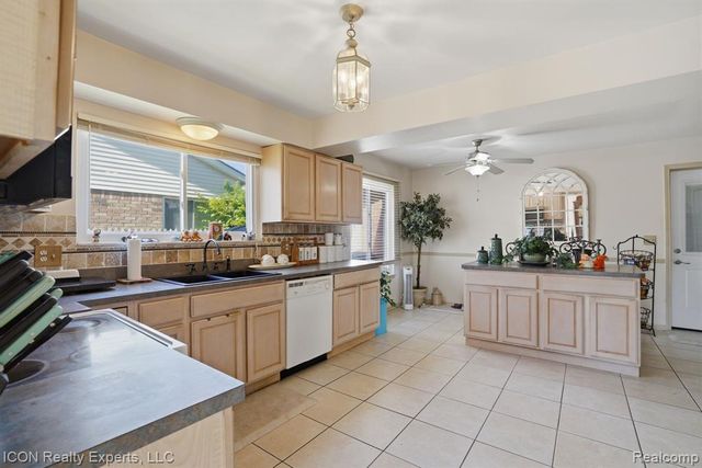 40567 Santoni Drive, Clinton Township, MI 48038
