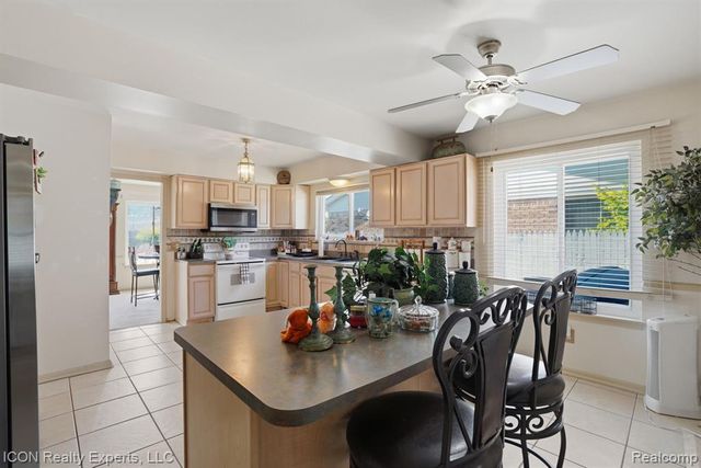 40567 Santoni Drive, Clinton Township, MI 48038