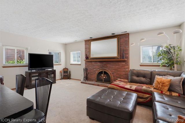 40567 Santoni Drive, Clinton Township, MI 48038