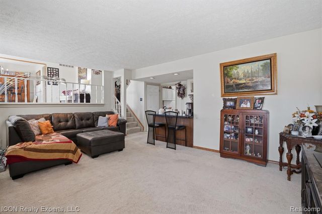 40567 Santoni Drive, Clinton Township, MI 48038