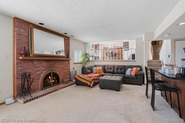 40567 Santoni Drive, Clinton Township, MI 48038