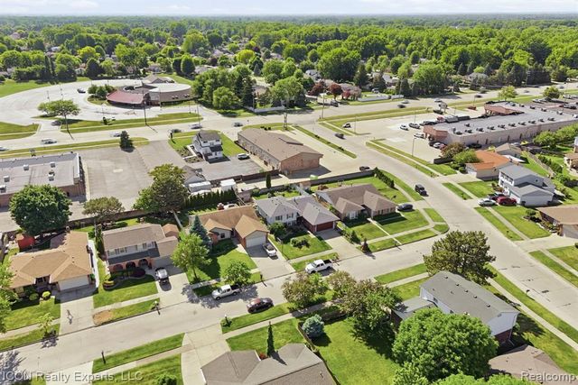 40567 Santoni Drive, Clinton Township, MI 48038