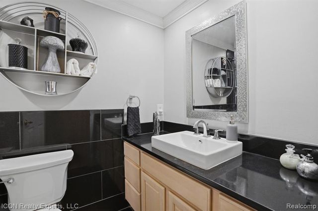 40567 Santoni Drive, Clinton Township, MI 48038