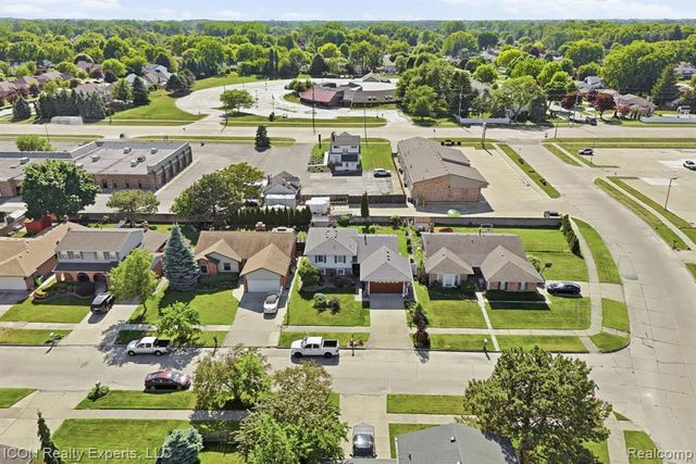 40567 Santoni Drive, Clinton Township, MI 48038