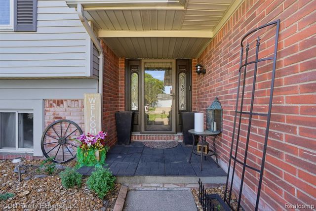 40567 Santoni Drive, Clinton Township, MI 48038