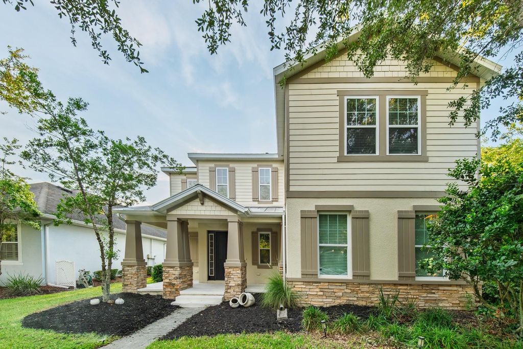 Image 2 of property listing at 7912 HAMPTON LAKE DRIVE, Tampa, FL 33647