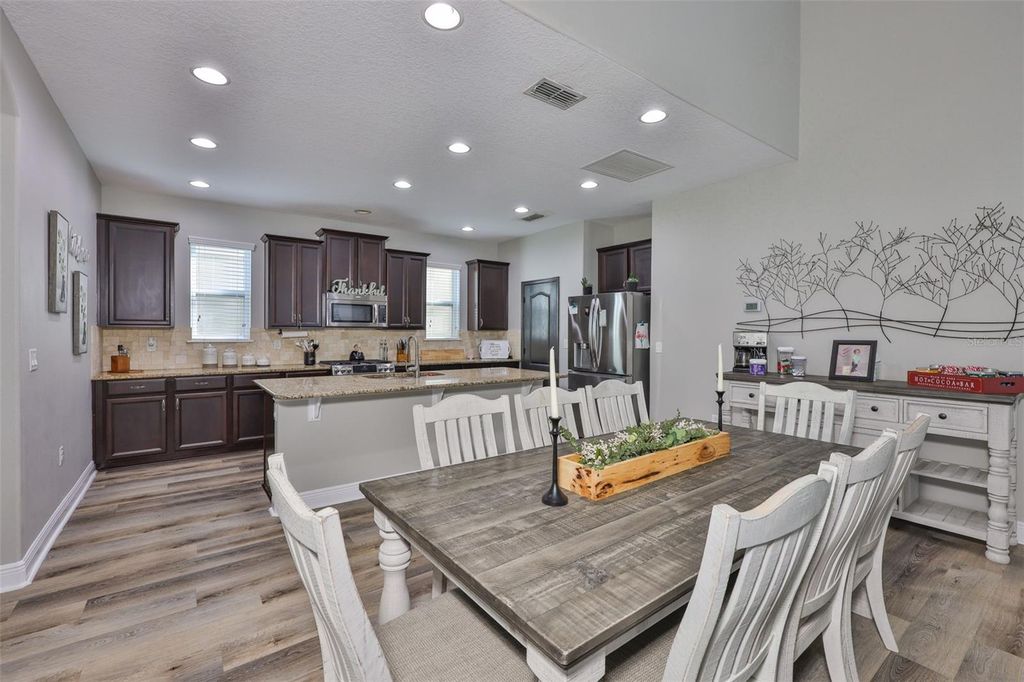 Image 11 of property listing at 7912 HAMPTON LAKE DRIVE, Tampa, FL 33647