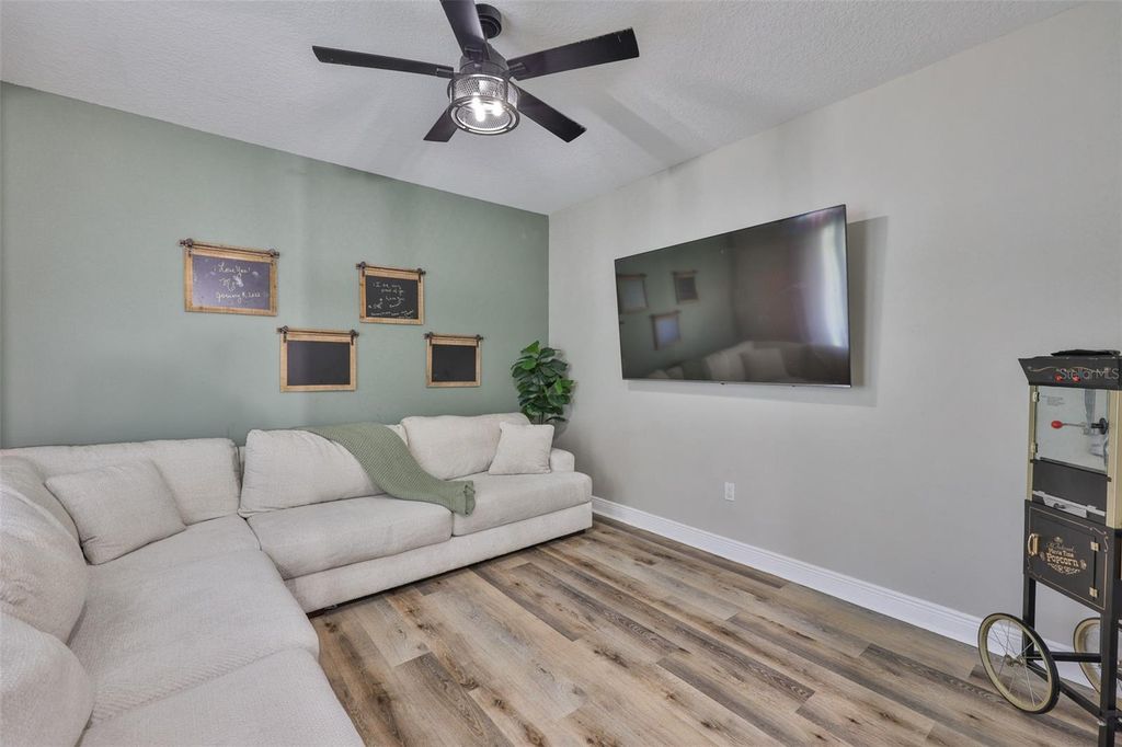 Image 14 of property listing at 7912 HAMPTON LAKE DRIVE, Tampa, FL 33647