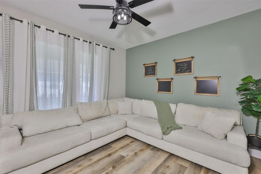 Image 15 of property listing at 7912 HAMPTON LAKE DRIVE, Tampa, FL 33647