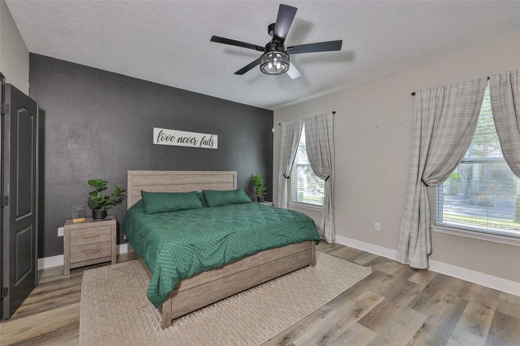 Image 16 of property listing at 7912 HAMPTON LAKE DRIVE, Tampa, FL 33647
