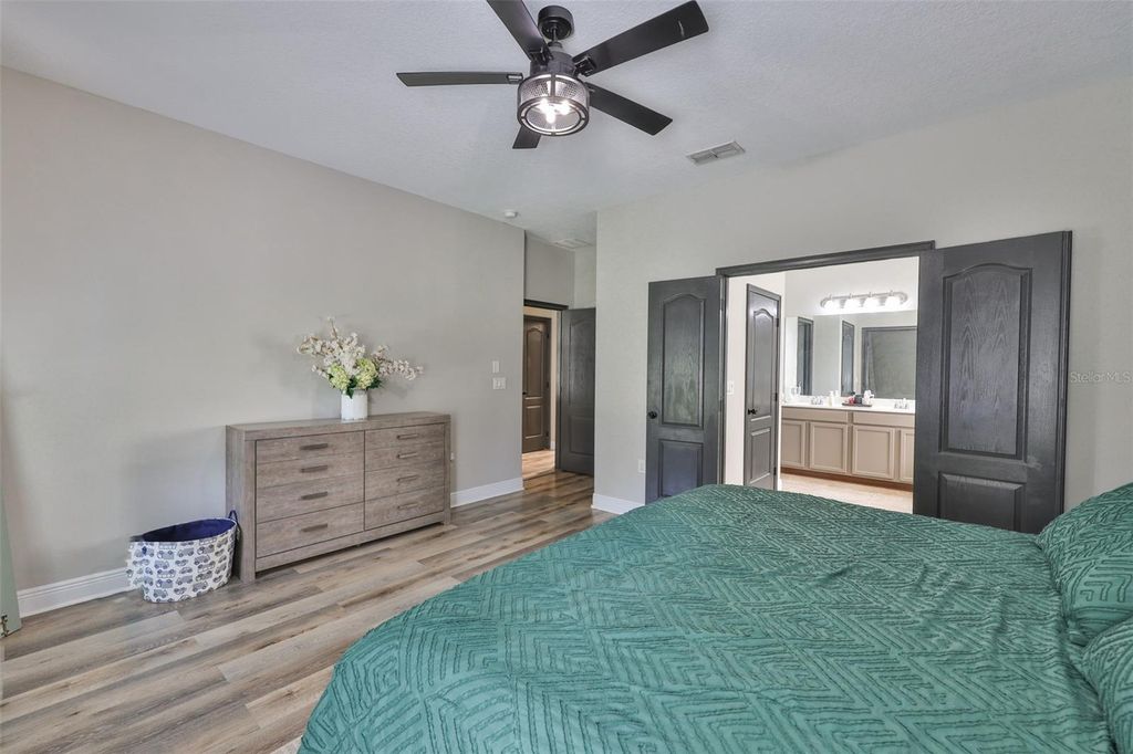 Image 18 of property listing at 7912 HAMPTON LAKE DRIVE, Tampa, FL 33647