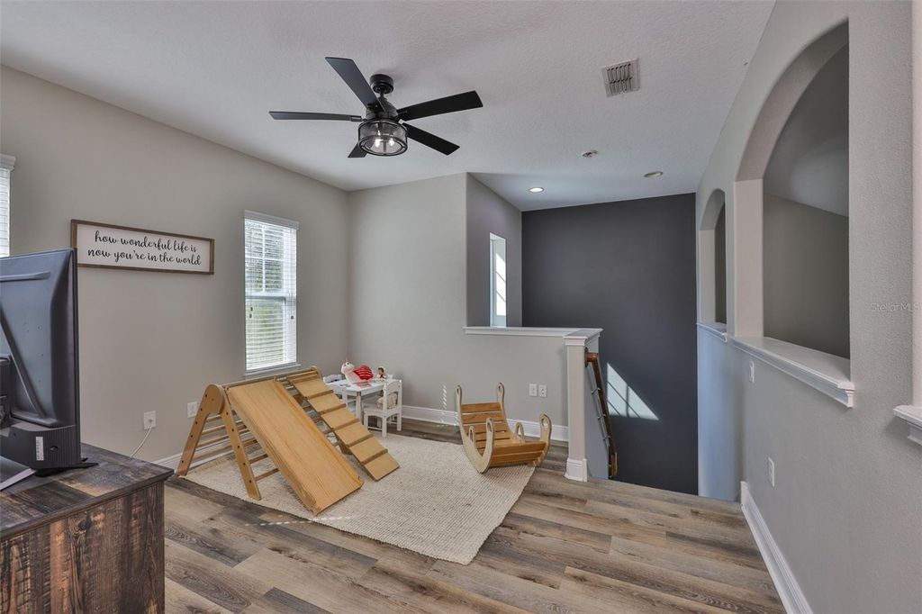 Image 20 of property listing at 7912 HAMPTON LAKE DRIVE, Tampa, FL 33647