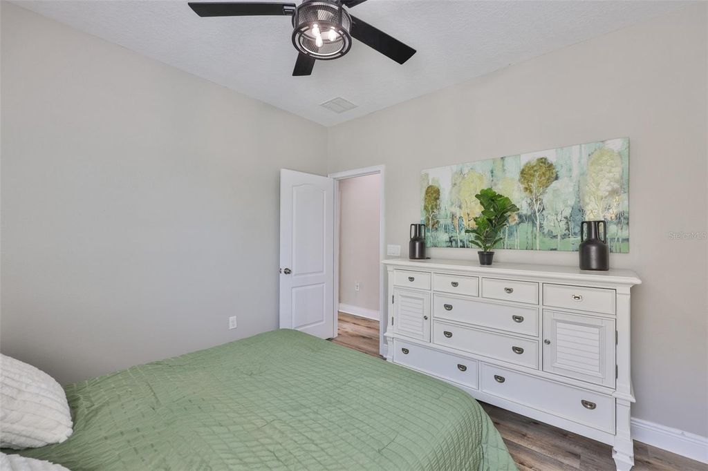 Image 23 of property listing at 7912 HAMPTON LAKE DRIVE, Tampa, FL 33647