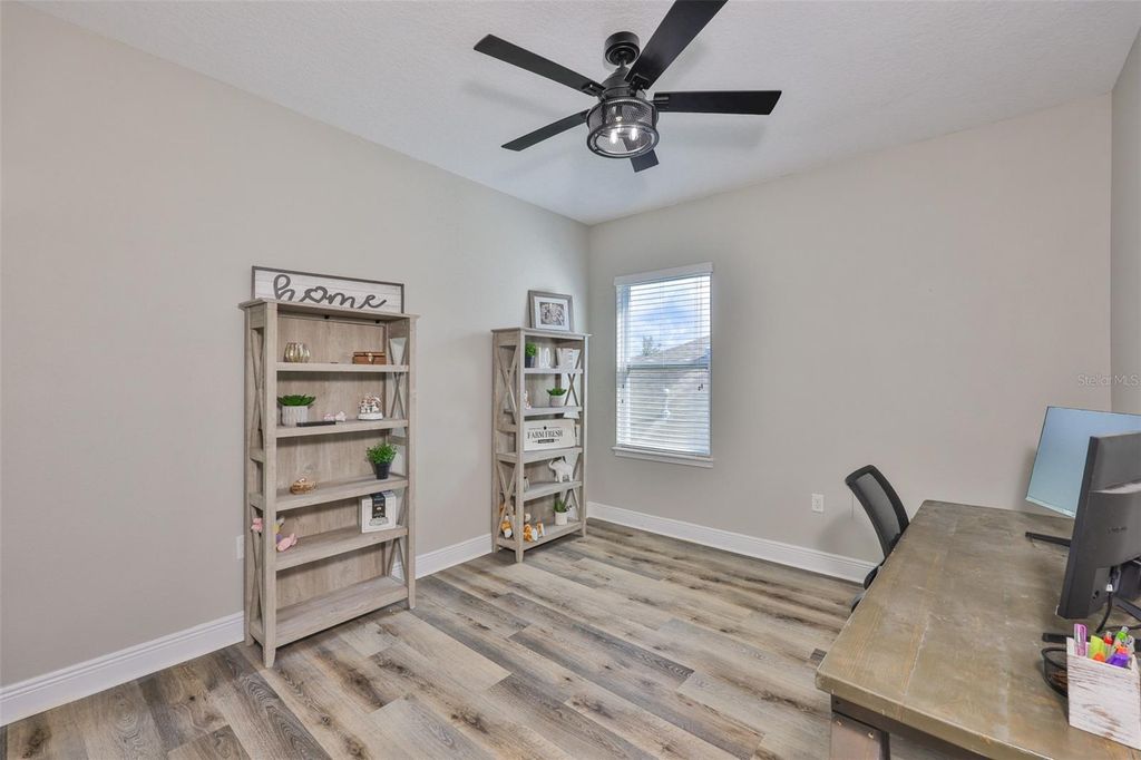 Image 25 of property listing at 7912 HAMPTON LAKE DRIVE, Tampa, FL 33647