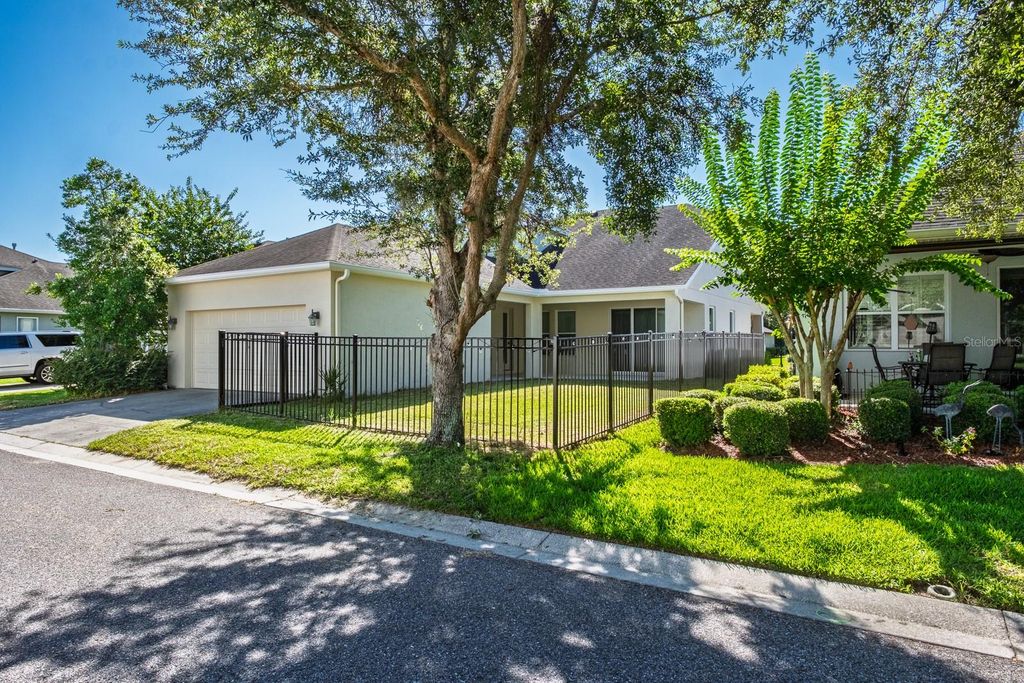 Image 28 of property listing at 7912 HAMPTON LAKE DRIVE, Tampa, FL 33647