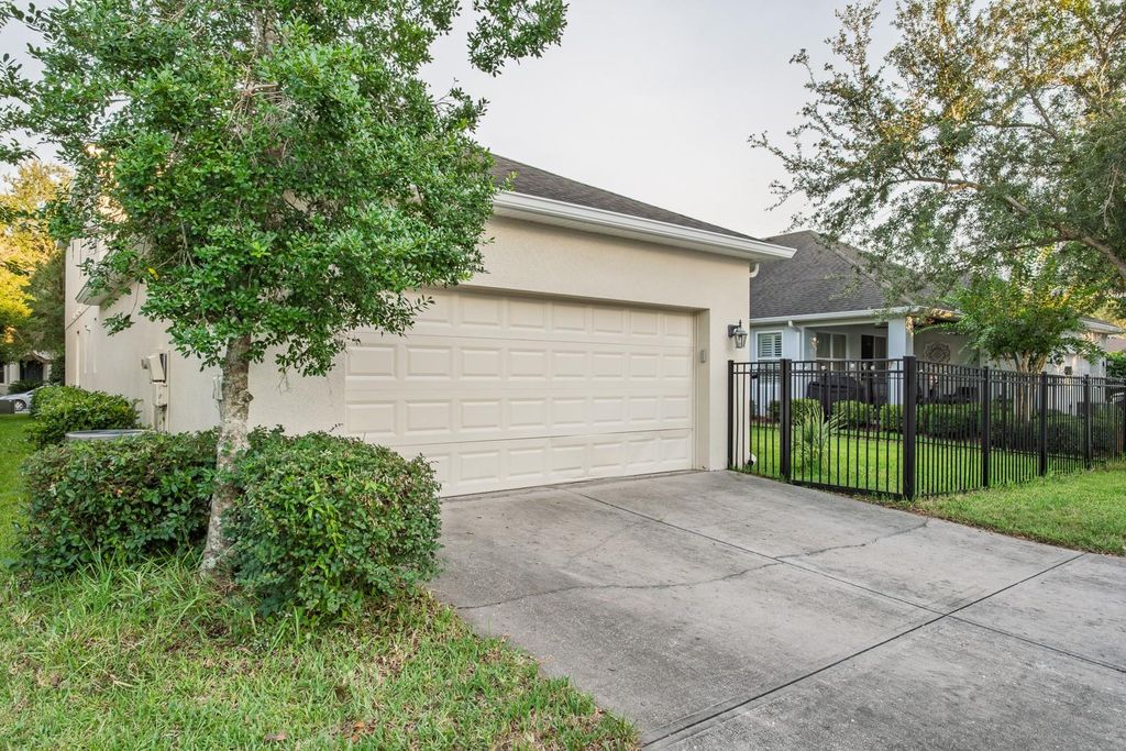 Image 29 of property listing at 7912 HAMPTON LAKE DRIVE, Tampa, FL 33647