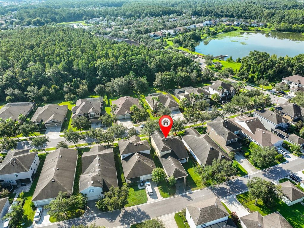 Image 4 of property listing at 7912 HAMPTON LAKE DRIVE, Tampa, FL 33647