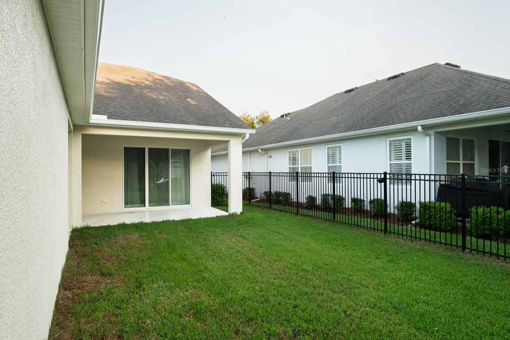 Image 31 of property listing at 7912 HAMPTON LAKE DRIVE, Tampa, FL 33647