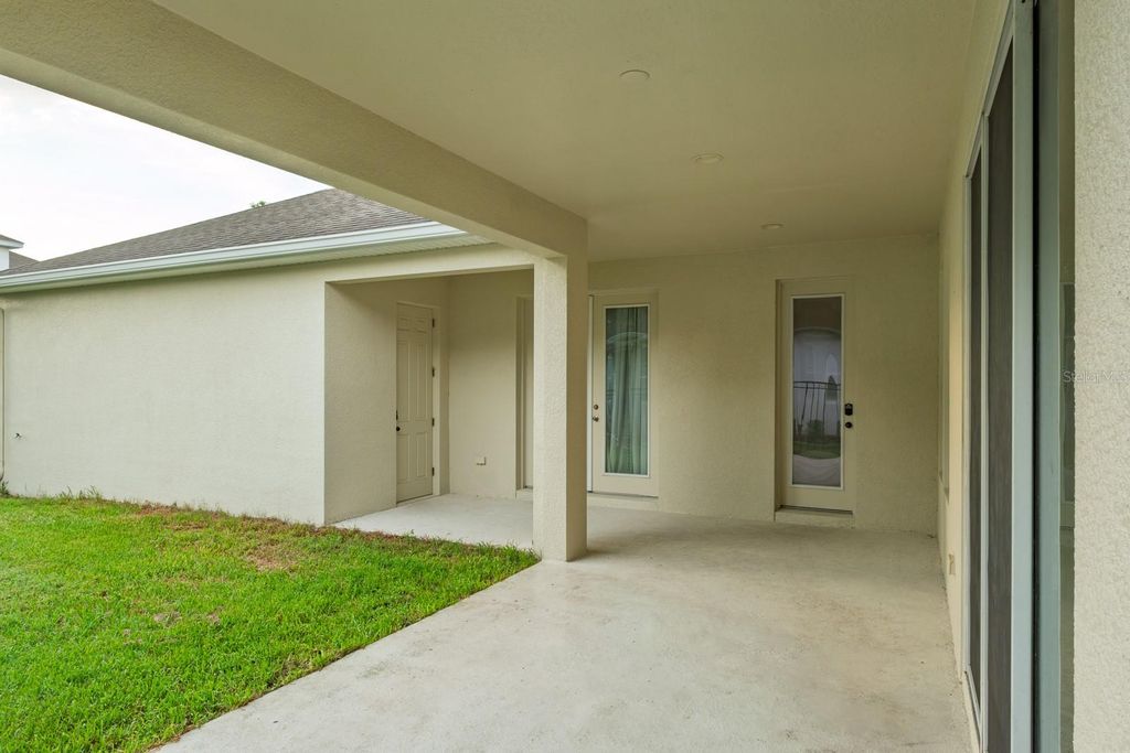Image 33 of property listing at 7912 HAMPTON LAKE DRIVE, Tampa, FL 33647
