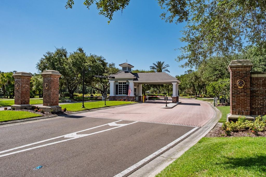 Image 36 of property listing at 7912 HAMPTON LAKE DRIVE, Tampa, FL 33647