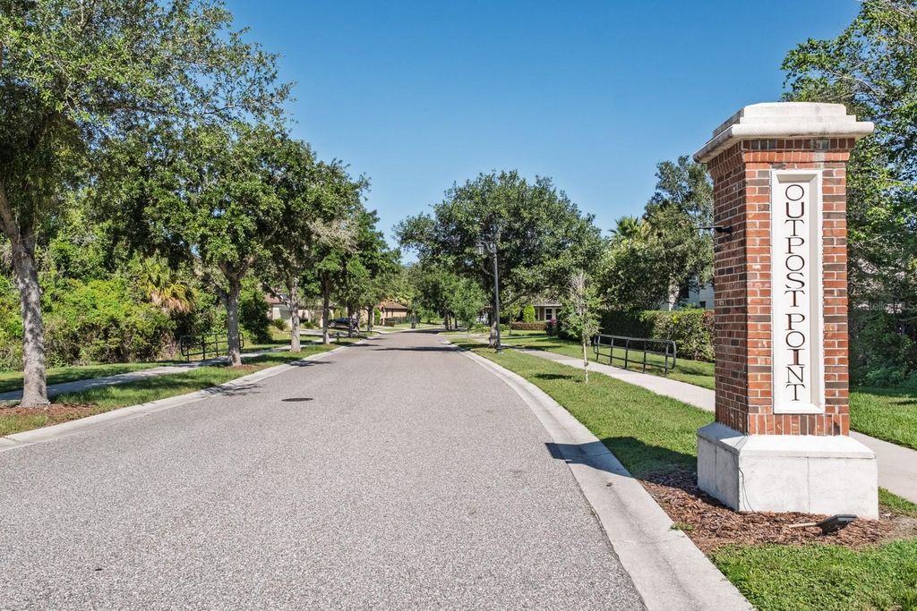 Image 44 of property listing at 7912 HAMPTON LAKE DRIVE, Tampa, FL 33647