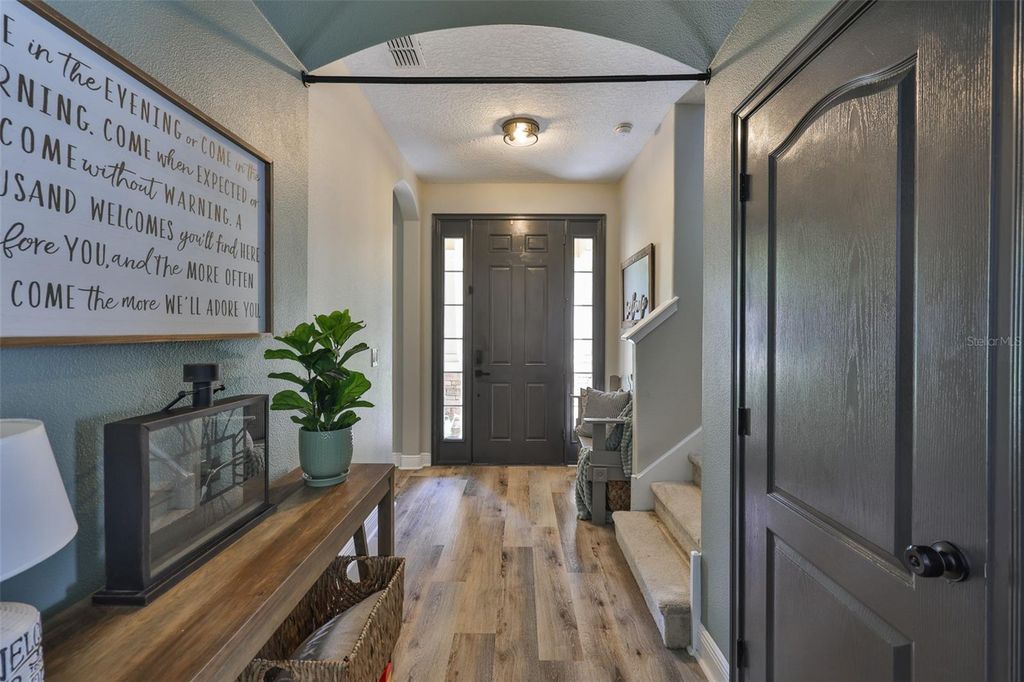 Image 6 of property listing at 7912 HAMPTON LAKE DRIVE, Tampa, FL 33647