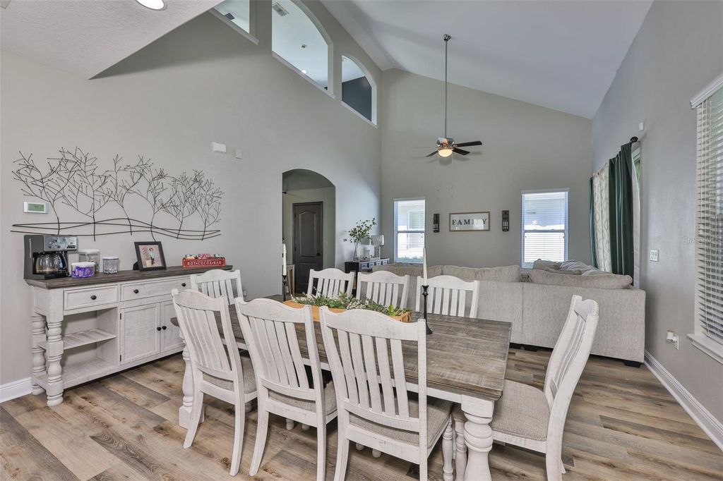Image 9 of property listing at 7912 HAMPTON LAKE DRIVE, Tampa, FL 33647