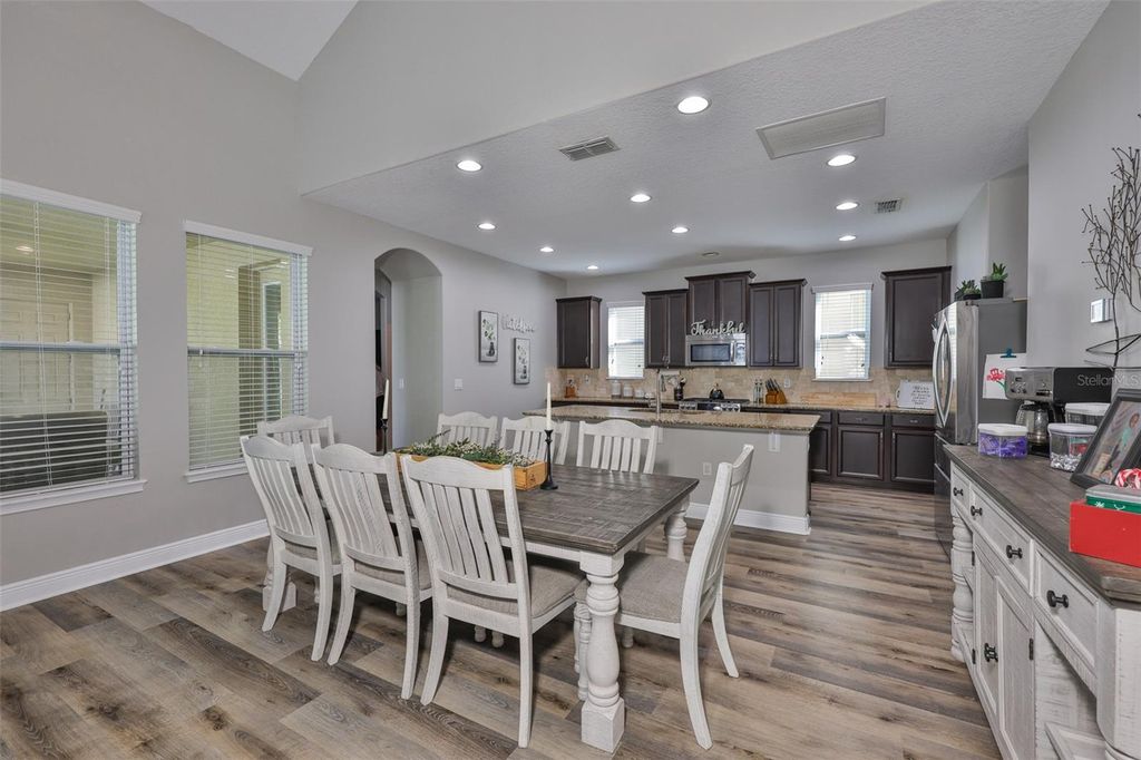 Image 10 of property listing at 7912 HAMPTON LAKE DRIVE, Tampa, FL 33647