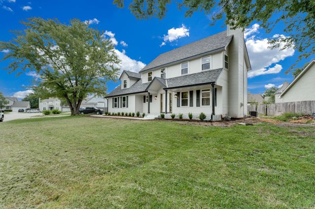 2630 N Parkwood Ln, Wichita, KS 67220