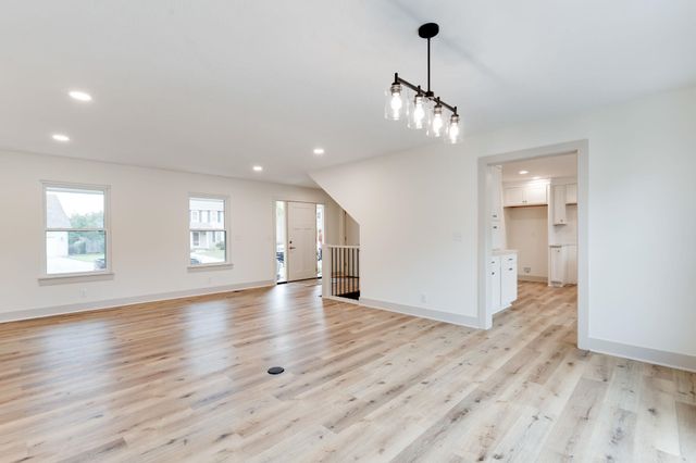 2630 N Parkwood Ln, Wichita, KS 67220