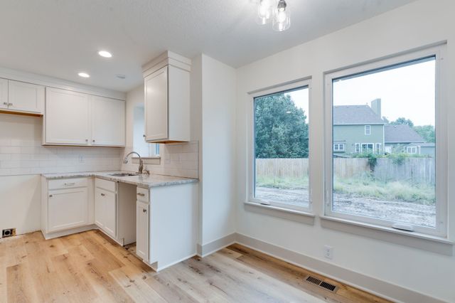 2630 N Parkwood Ln, Wichita, KS 67220