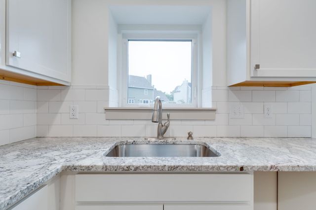 2630 N Parkwood Ln, Wichita, KS 67220