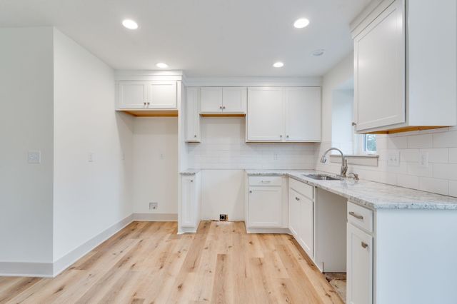 2630 N Parkwood Ln, Wichita, KS 67220