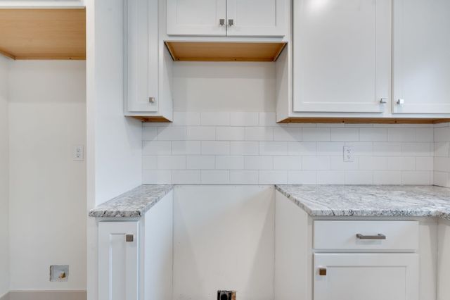 2630 N Parkwood Ln, Wichita, KS 67220