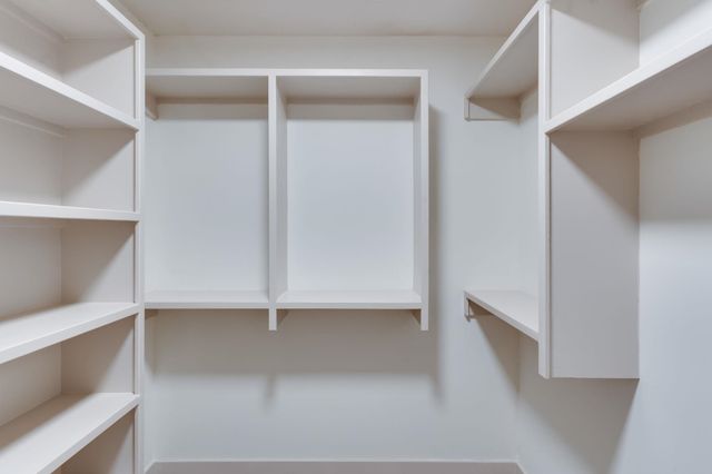 2630 N Parkwood Ln, Wichita, KS 67220