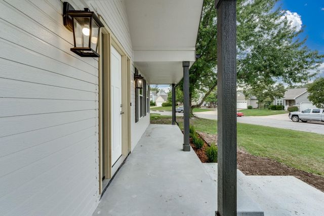 2630 N Parkwood Ln, Wichita, KS 67220