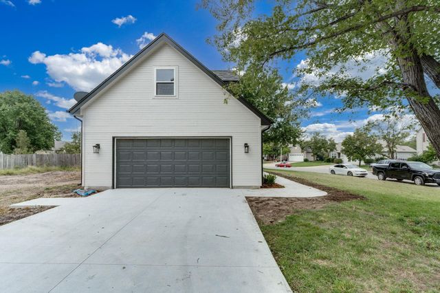 2630 N Parkwood Ln, Wichita, KS 67220