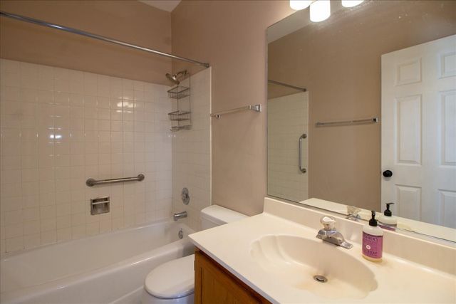 1216 Tennyson Lane 1216, Naperville, IL 60540