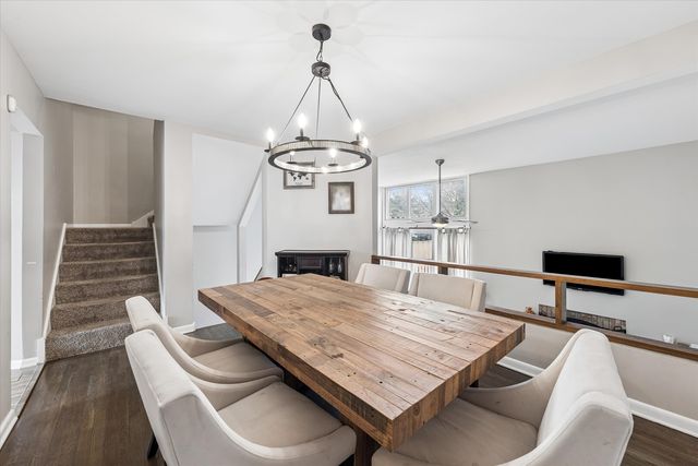 20 Oak Tree Court 20, Elmhurst, IL 60126