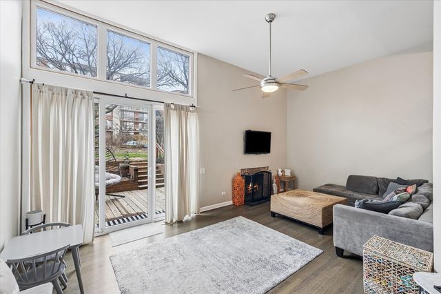 20 Oak Tree Court 20, Elmhurst, IL 60126