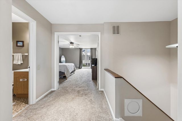 20 Oak Tree Court 20, Elmhurst, IL 60126