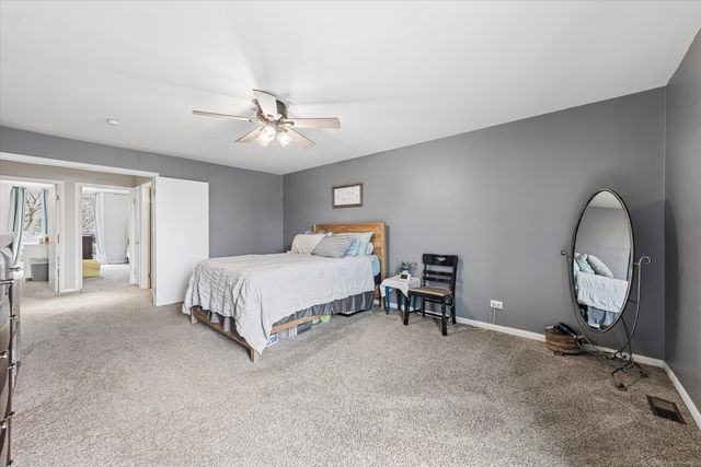 20 Oak Tree Court 20, Elmhurst, IL 60126