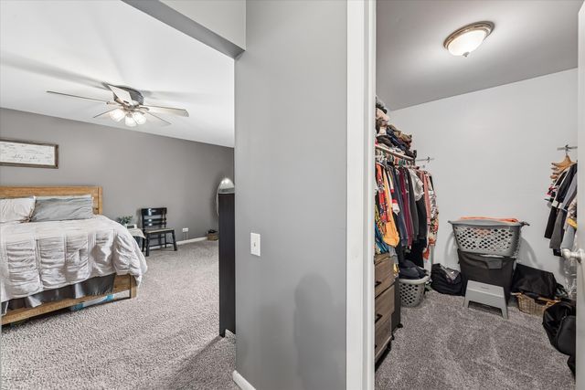 20 Oak Tree Court 20, Elmhurst, IL 60126