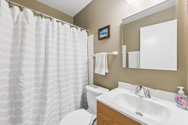 20 Oak Tree Court 20, Elmhurst, IL 60126